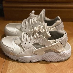 WMNS Air Huarache run for size 9 feet